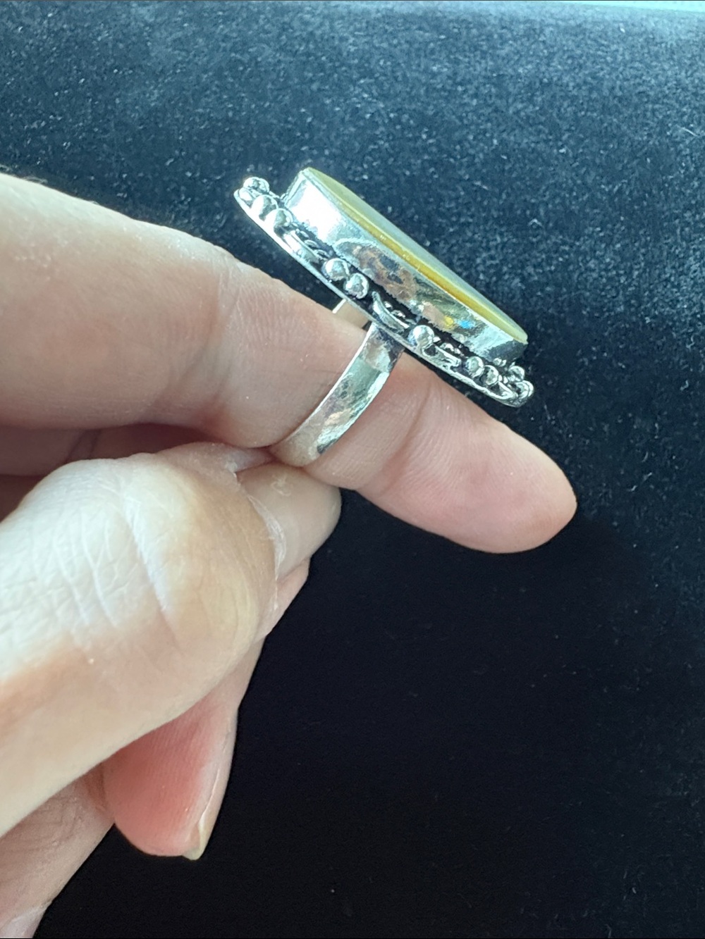Sterling Silver Oval mother of pearl Statement Ring - Iridescent White - Picture 3 of 3